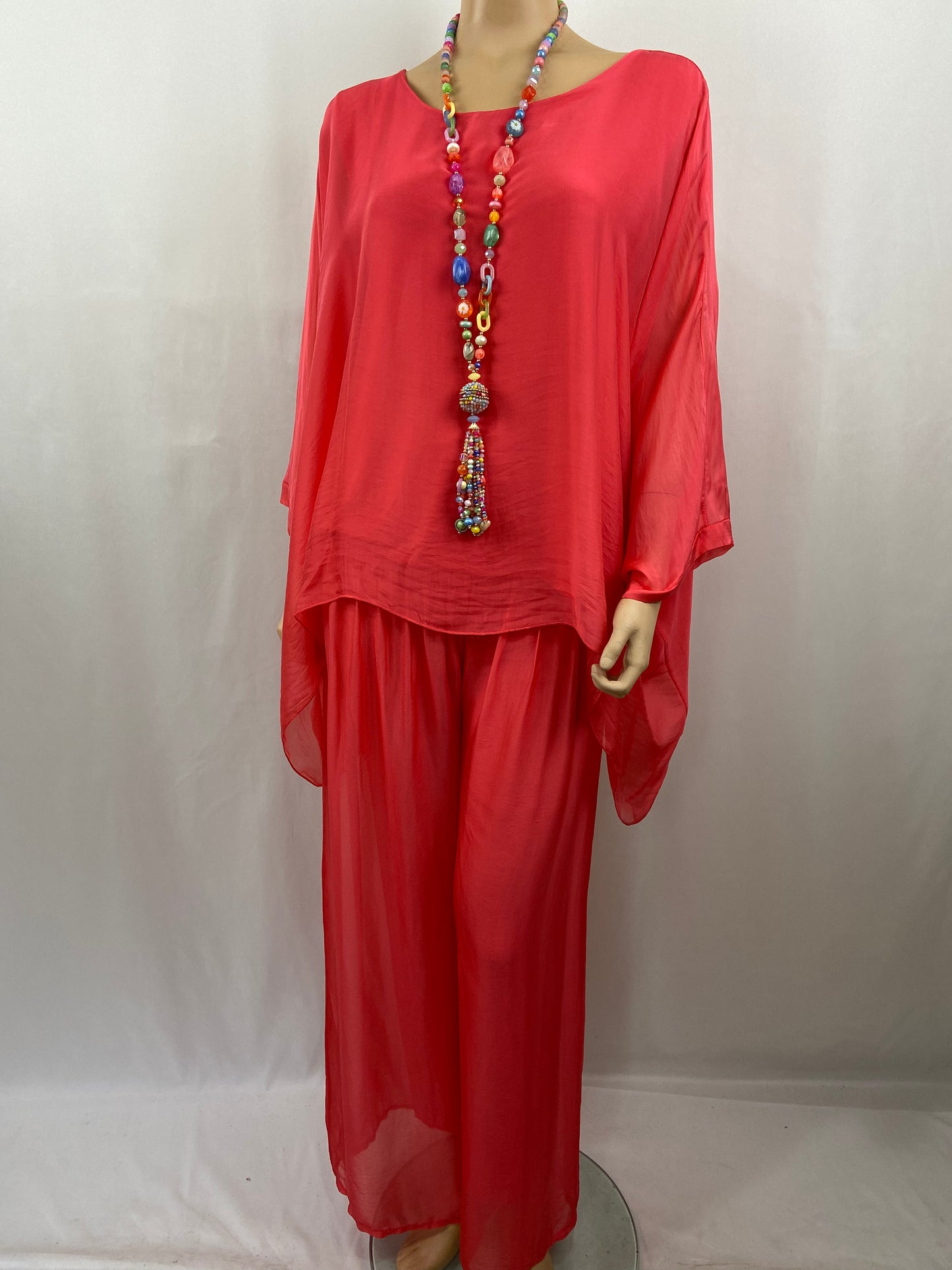 Conjunto de blusa y pantalón seda rojo