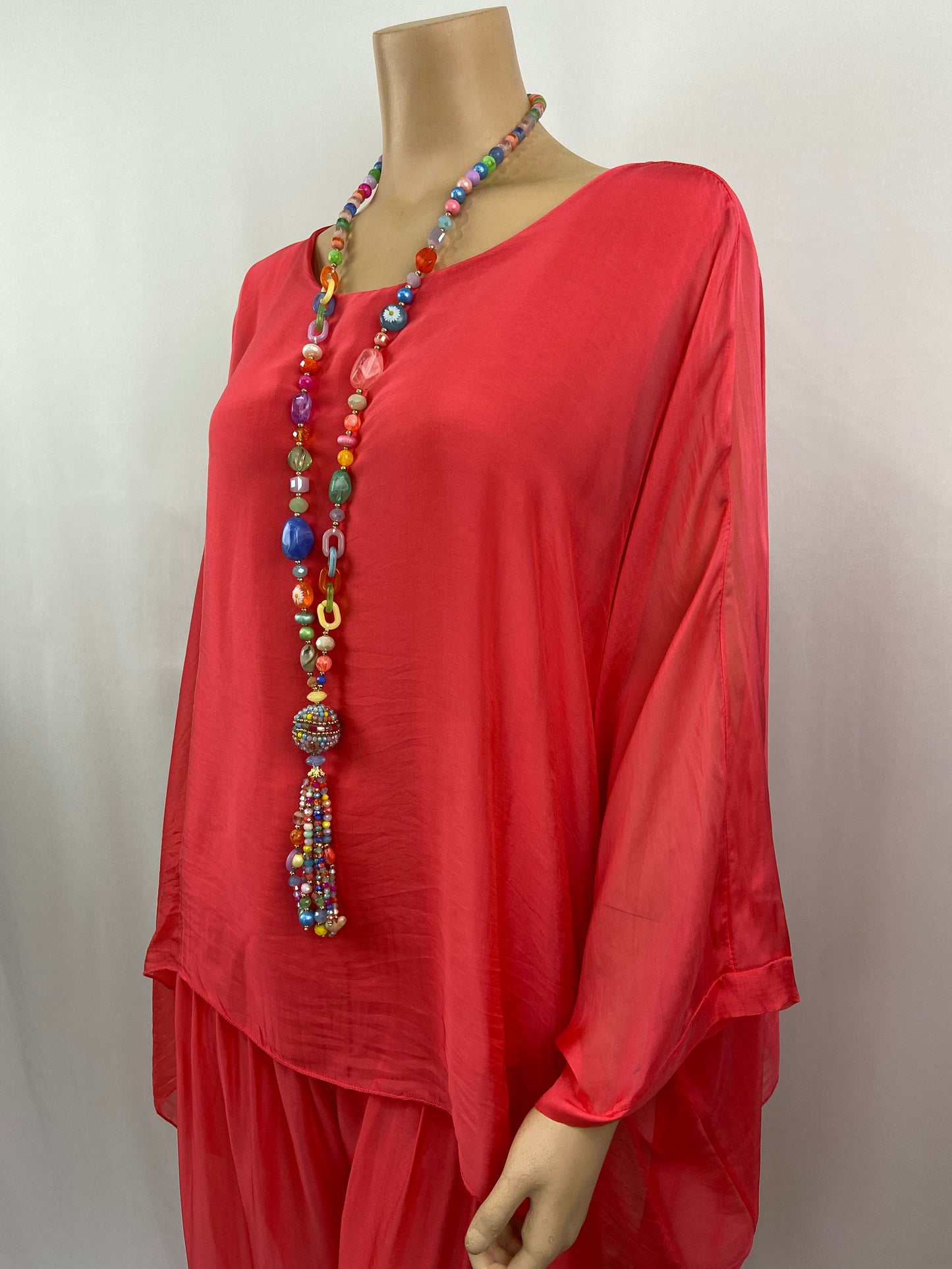 Conjunto de blusa y pantalón seda rojo